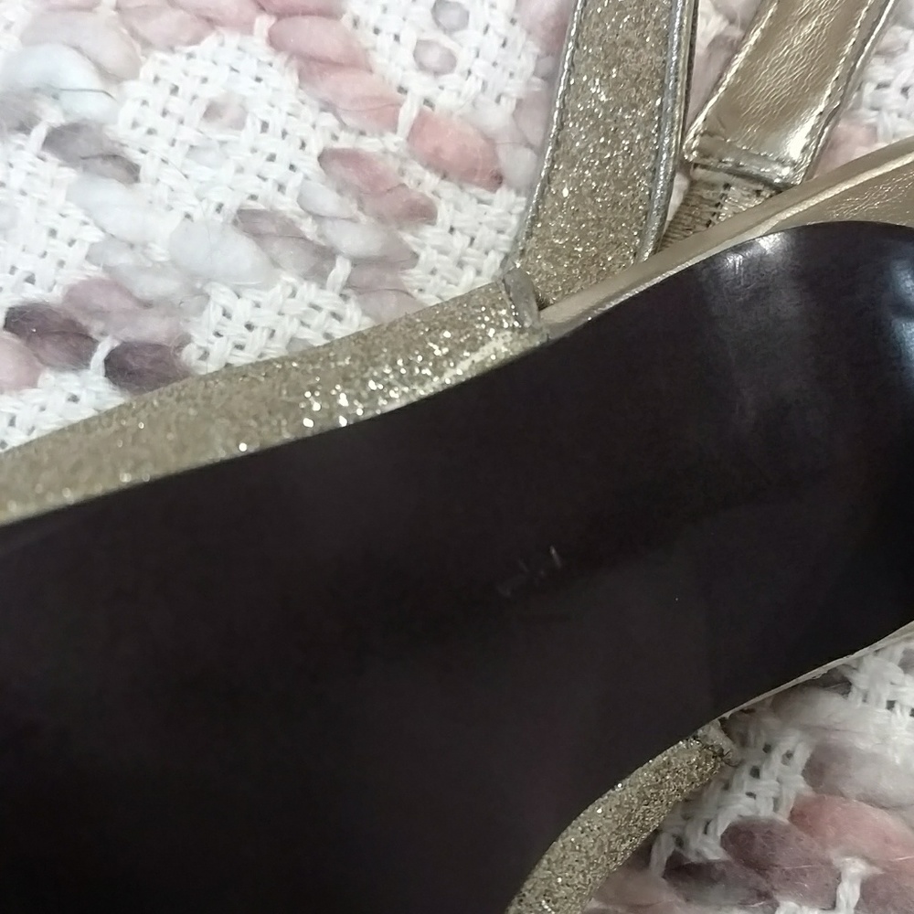 Gold heels - Picture 8 of 8